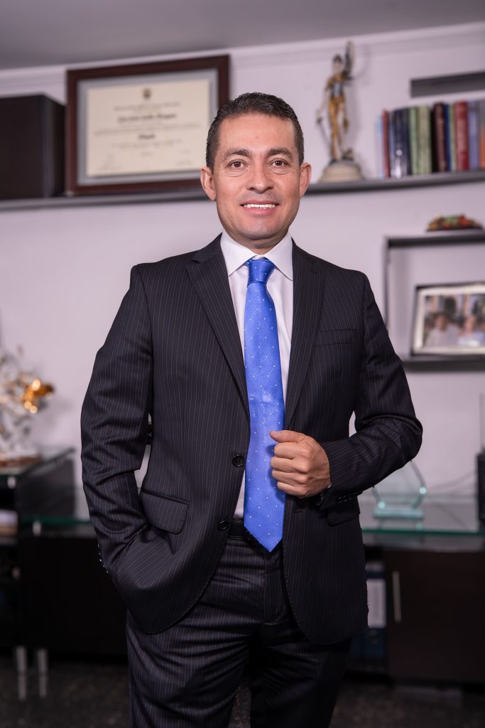 Abogado especialista en derecho administrativo